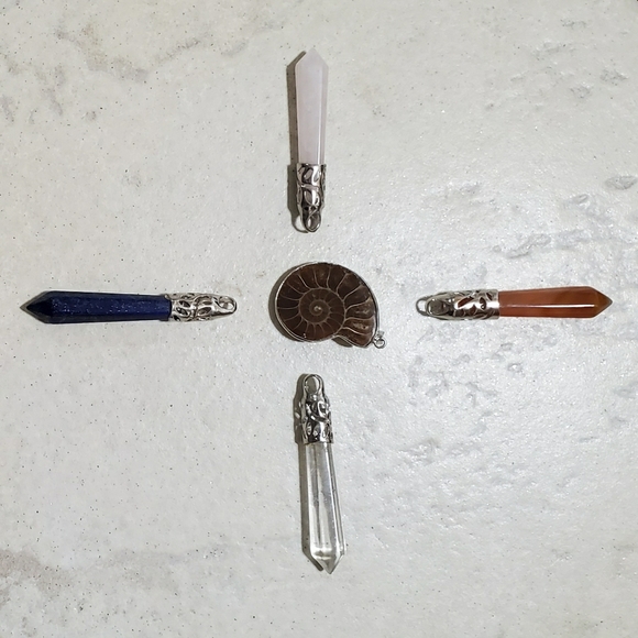 Jewelry - Lot of 4 Semi-precious stone pendants & 1 fossil